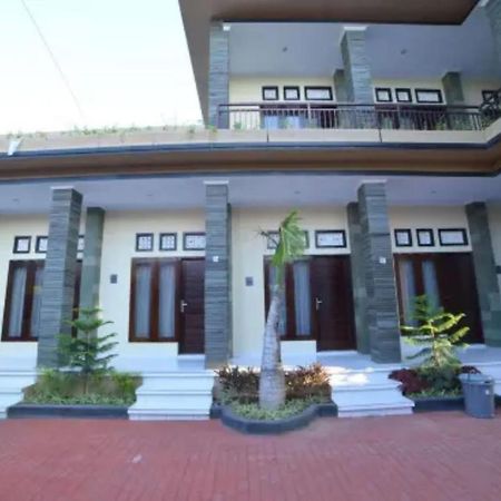 Oyo Flagship 91237 Ratu Guest House Kedunganan Экстерьер фото