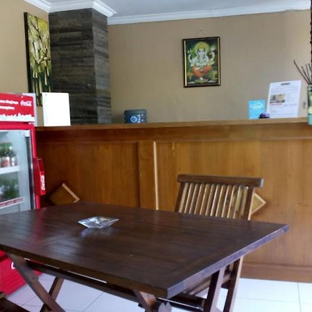 Oyo Flagship 91237 Ratu Guest House Kedunganan Экстерьер фото