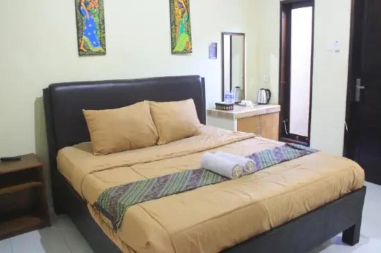 Oyo Flagship 91237 Ratu Guest House Kedunganan Экстерьер фото